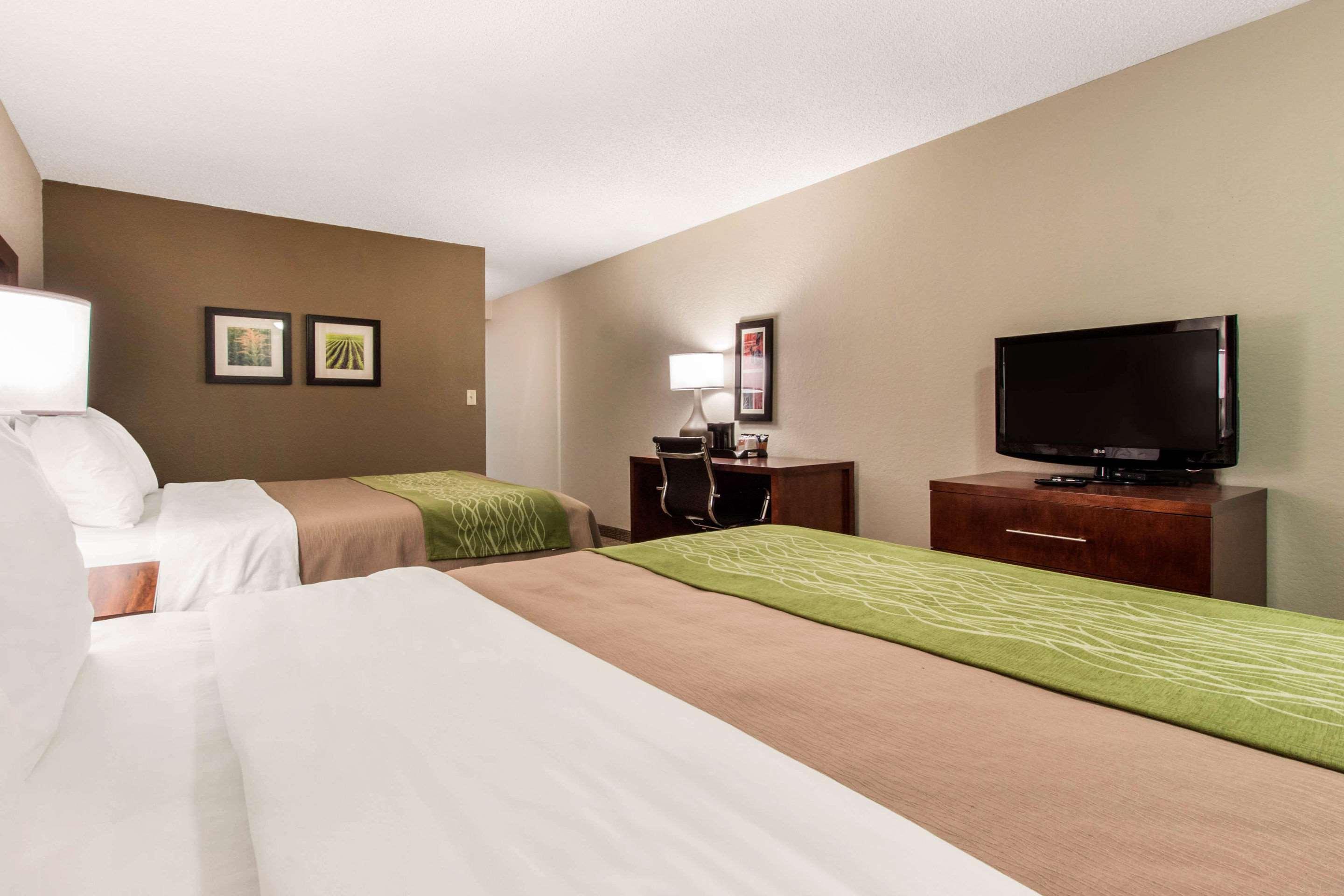 Comfort Inn & Suites Omaha Central Exterior photo