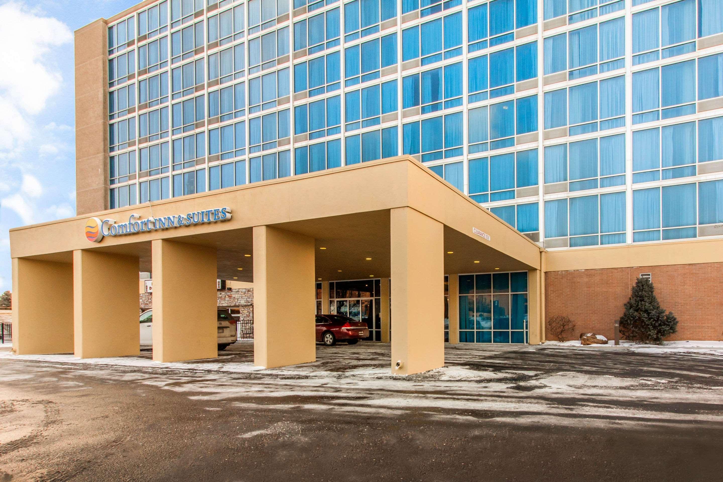 Comfort Inn & Suites Omaha Central Exterior photo
